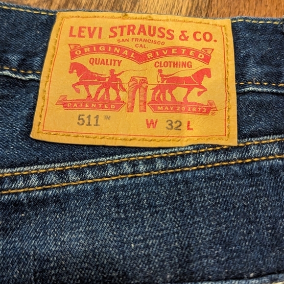 Men's Levi's 511 cut off modern slim fit shorts Sz 32 - Picture 3 of 6